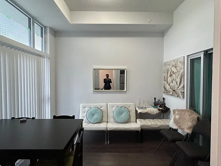 20 Meadowglen Pl E #822 — Photo 6