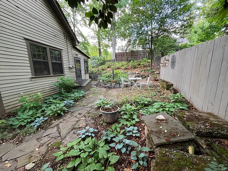 247 The Prado NE #REAR COTTAGE — Photo 11