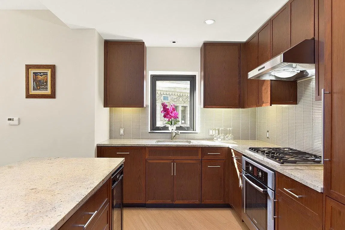 3 bed, 1710 sqft, $9,850 — Photo 3