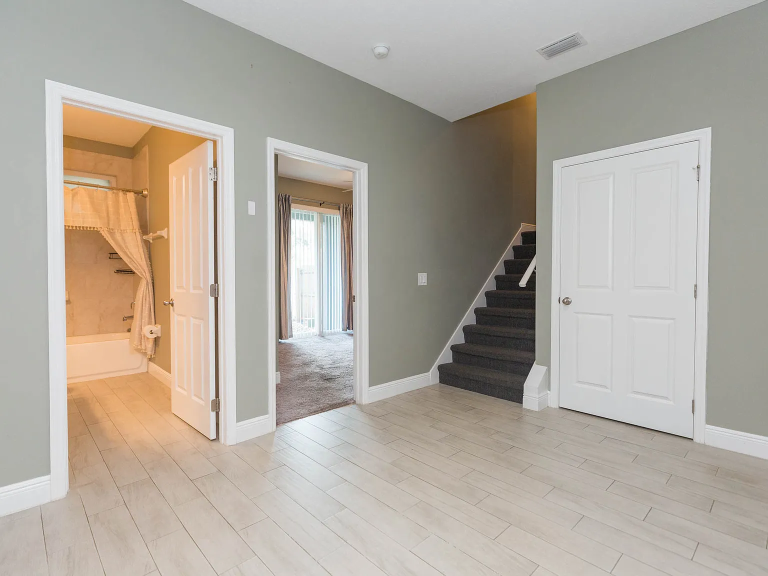 3 bed, 3.5 bath, 2122 sqft, $4,000 — Photo 3