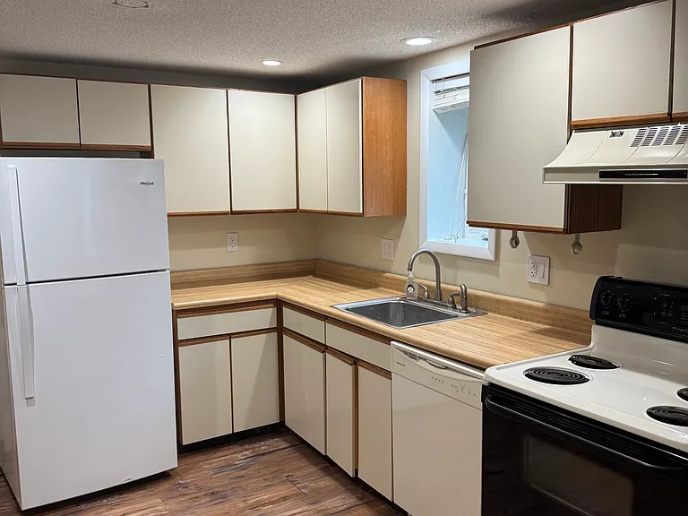 32 W Washington St #5 — Photo 1