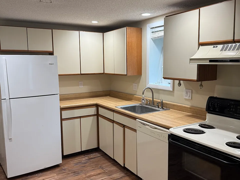 32 W Washington St #5