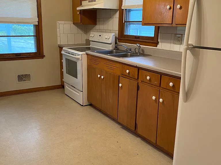 10606 E Kentucky Ave — Photo 3