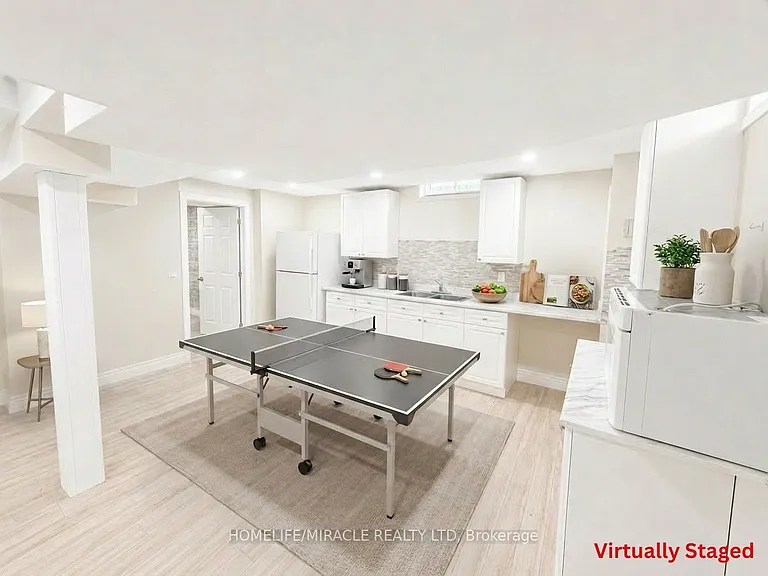 1033 Grandview St N — Photo 25