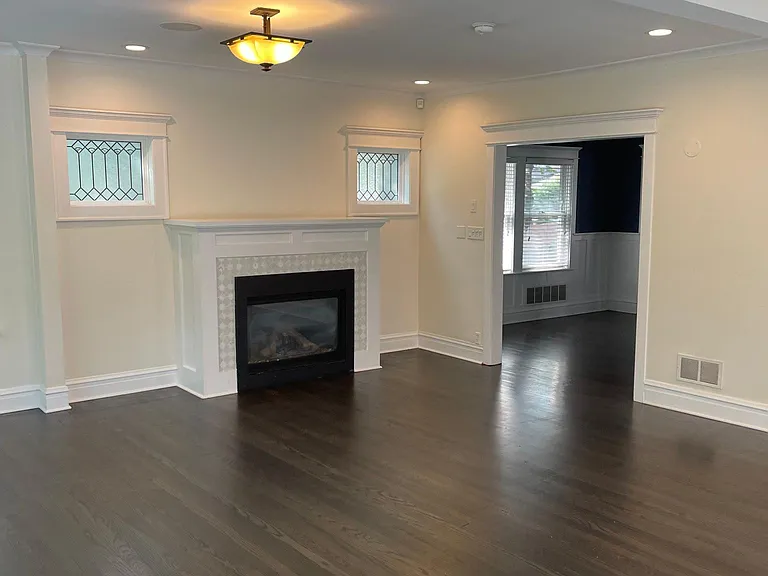 Living Room - Gas Fireplace