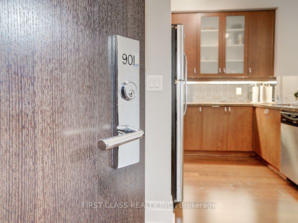 131 Upper Duke Cres #901, Markham, ON L6G 0C9