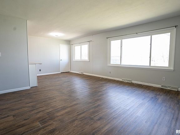 3rd image of 3025 Piper Rd