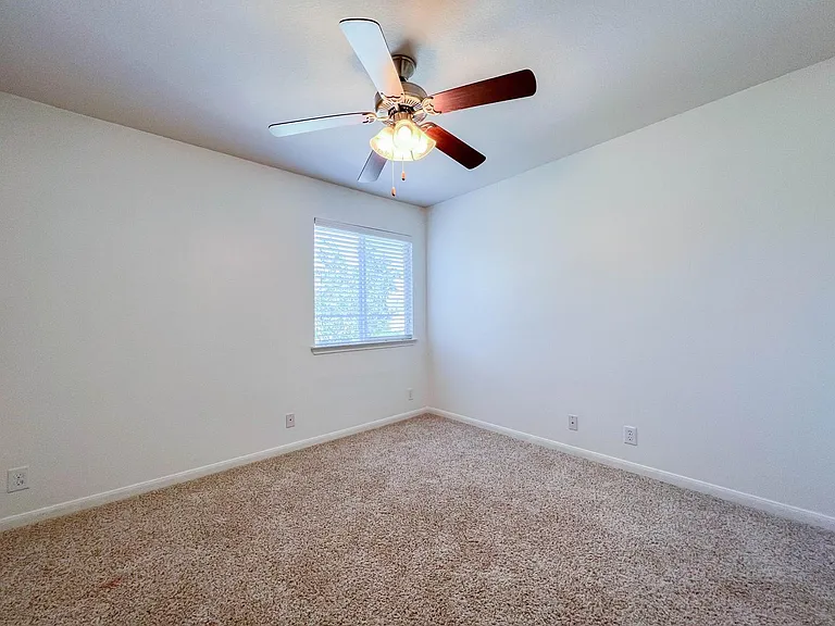 921 Heritage Springs Trl — Photo 20