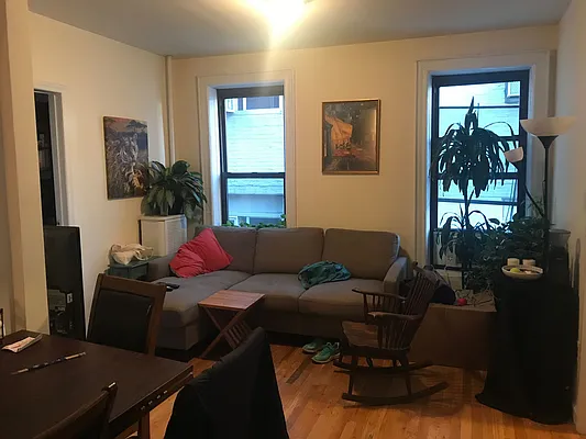 Rented by Salon Realty Corp | media 8