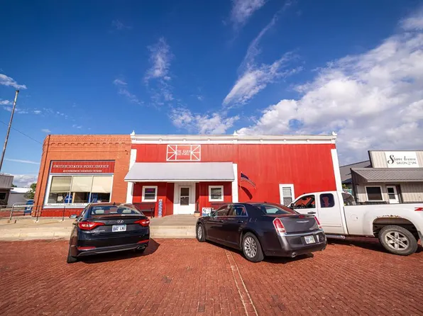 121 Starr Ave, Miltonvale, KS 67466