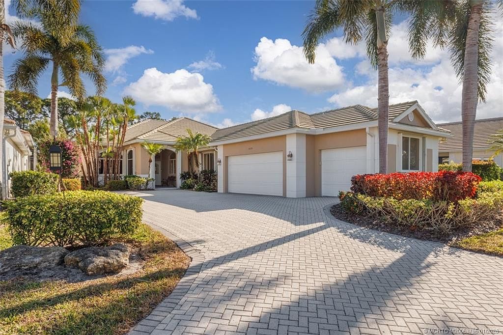 2379 SW Manor Hill Dr