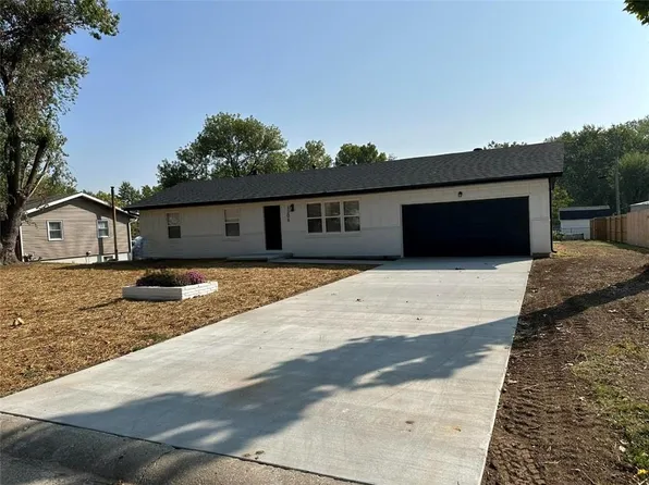 1206 N Tucker St, Nevada, MO 64772