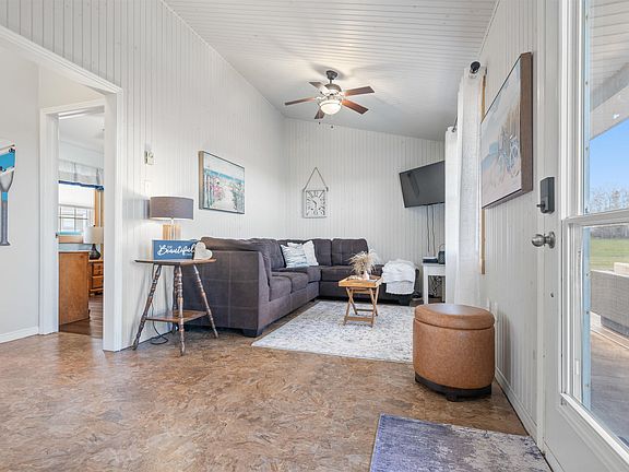 3rd image of 29 Island View Cres
