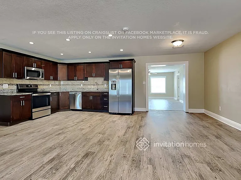725 Clayton St — Photo 6