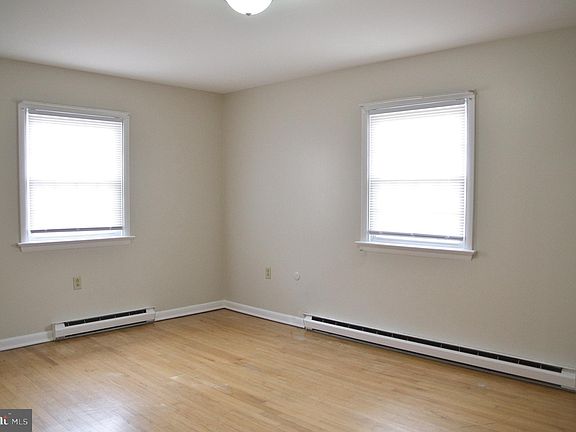5th image of 414 S Market St APT 3