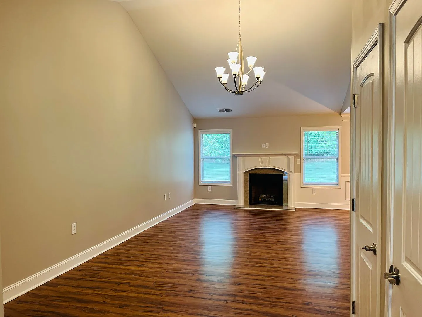 Stunning 3 bedroom 2 bathroom with bonus room minutes from Lake Lanier! Must see! — Photo 3