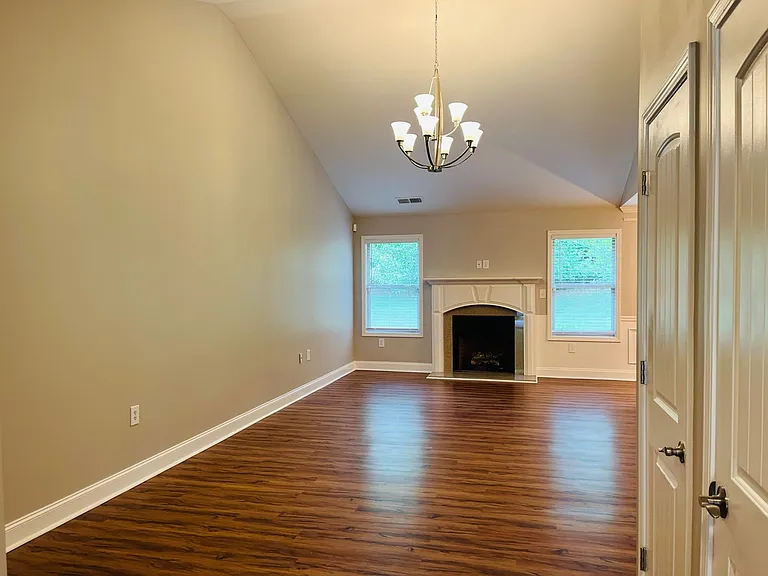 5750 Crest Hill Dr — Photo 3