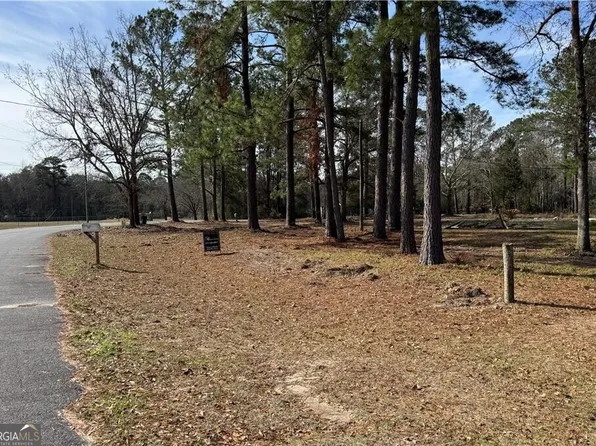 305 Woodside Way, Ellabell, GA 31308