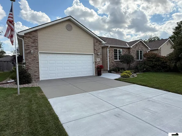 7223 Shirl Dr, Lincoln, NE 68516