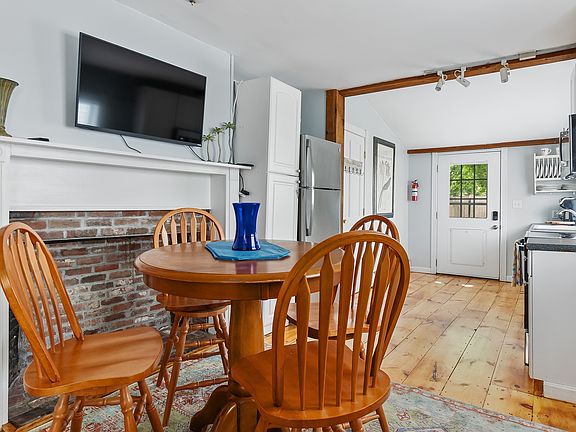 4th image of 13 Franklin St #13