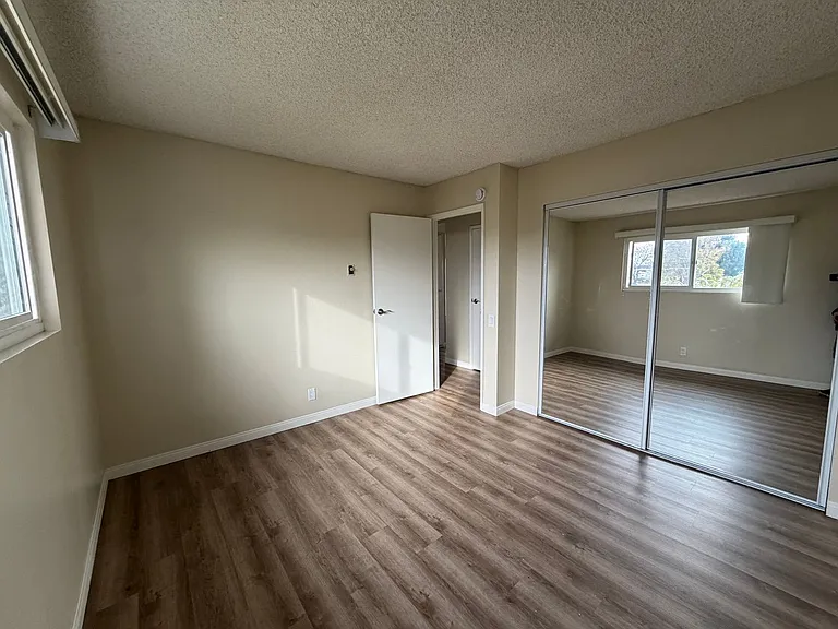 1675 Chapel Dr — Photo 32