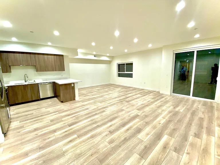 1307 N Bronson Ave #405 — Photo 3