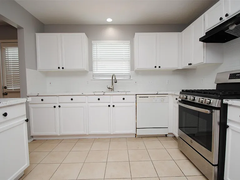3923 Bridgebay Ln — Photo 7