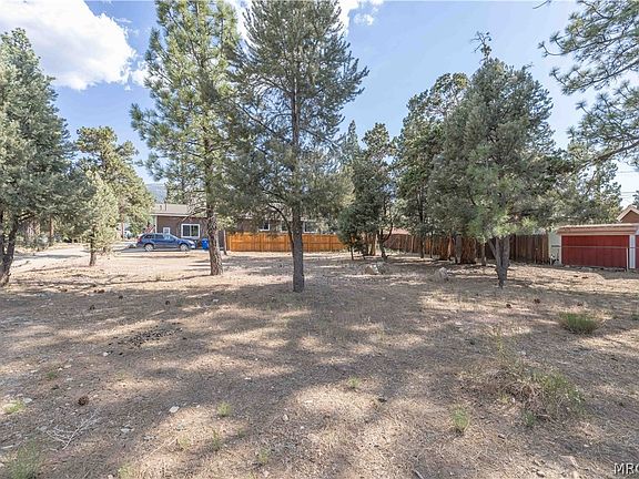 5th image of 909 Ash Ln