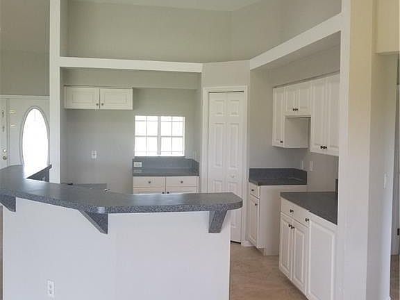 3rd image of 1031 Eisenhower Blvd