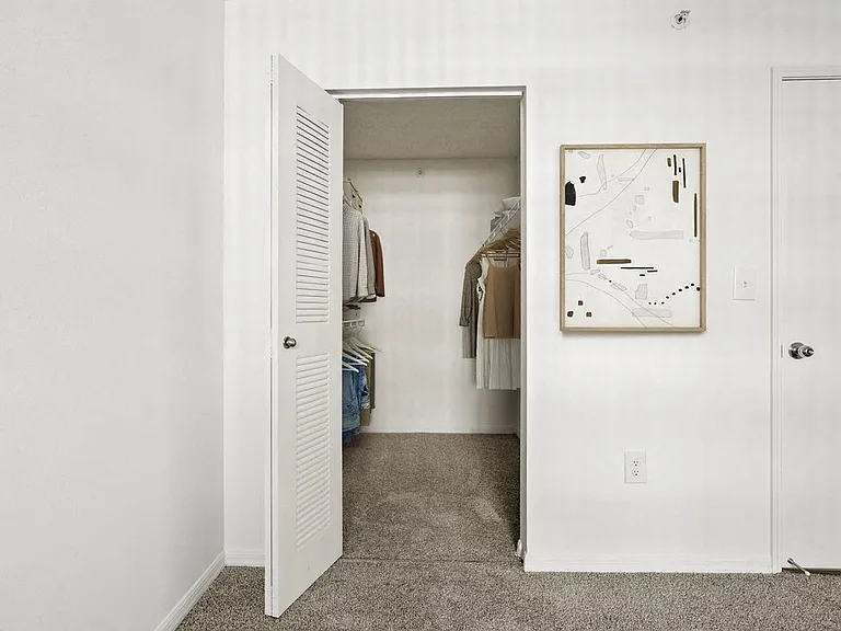 Gables Grand Plaza Apartments — Photo 76