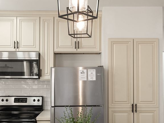 2nd image of 102 S Lockwood Dr #4