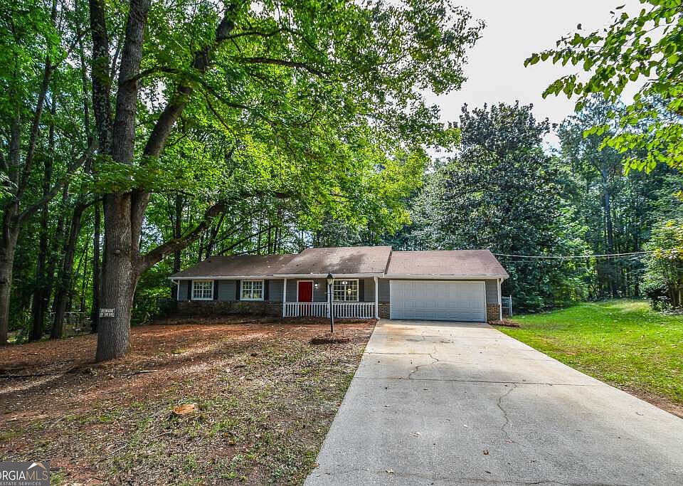 1st image of 110 E Country Woods Dr