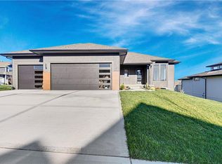 17321 Gillette St, Overland Park, KS 66221