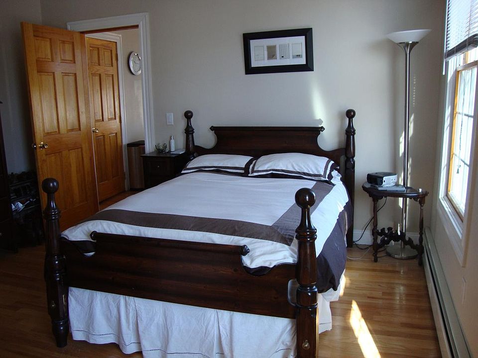 2nd image of 195 Waterman St APT 3
