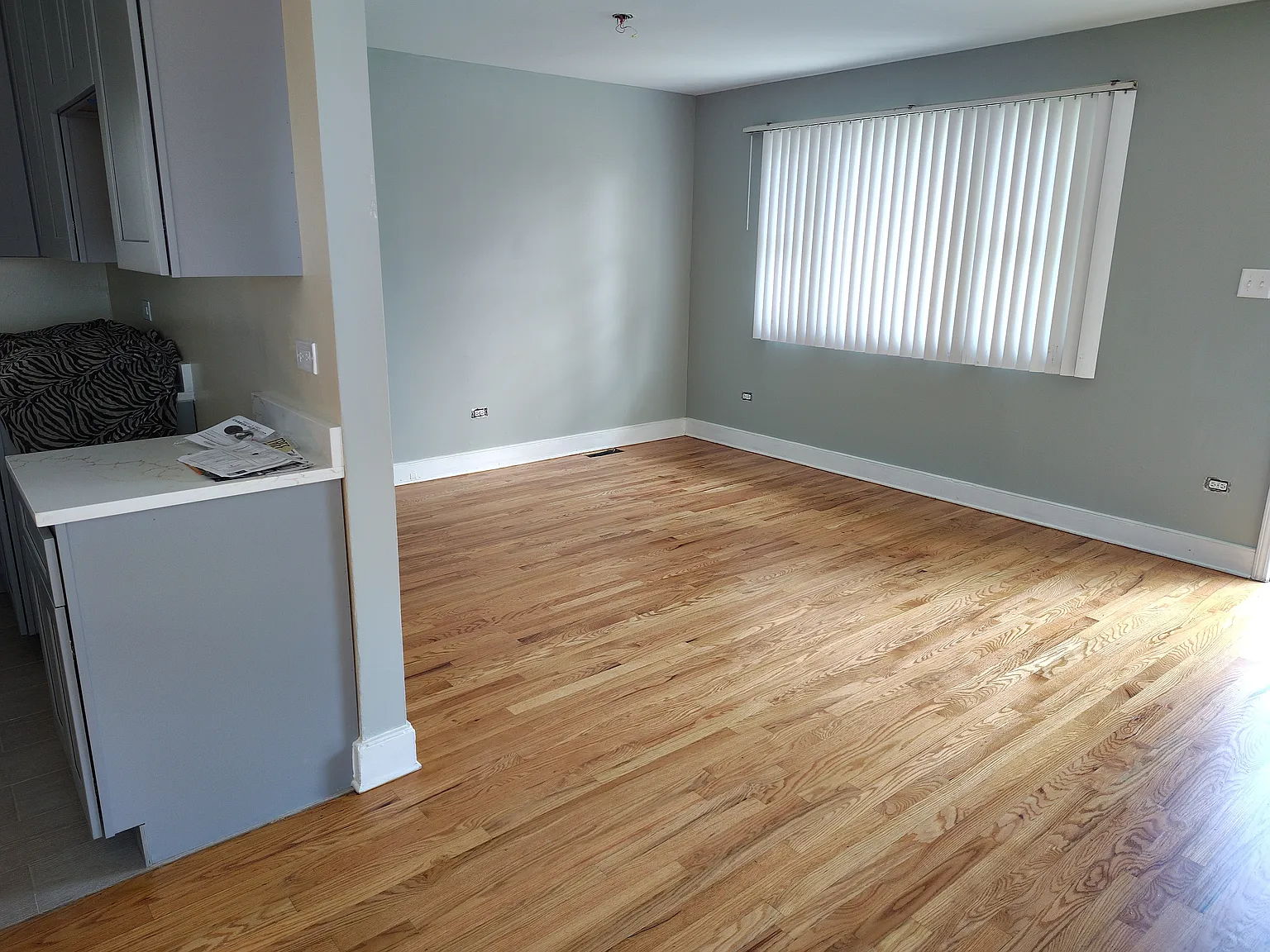 5 bed, 1.5 bath, 1500 sqft, $2,500 — Photo 2