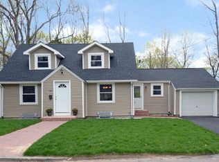 88 School St, Westwood, MA 02090