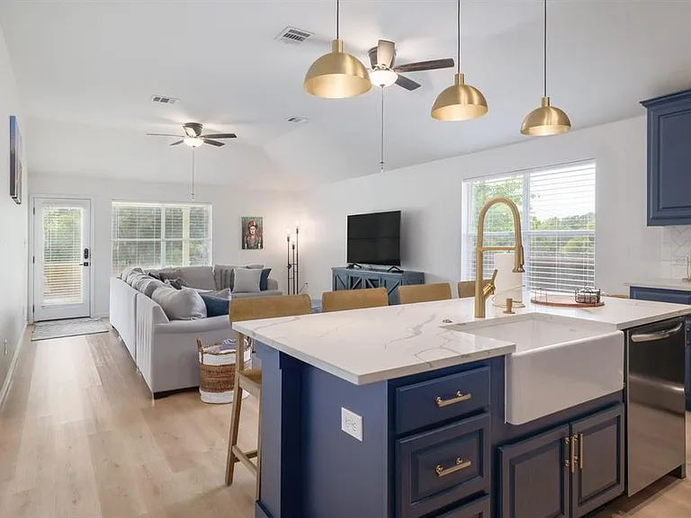 1819 Melissa Oaks Ln — Photo 8