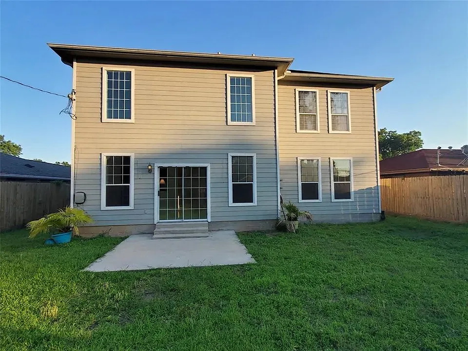 4 bed, 3.5 bath, 2684 sqft, $2,900 — Photo 3