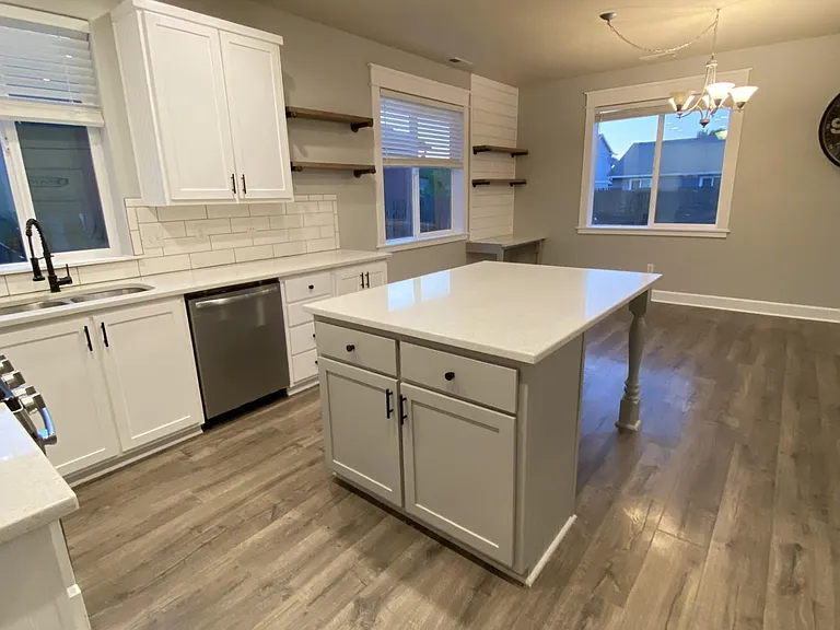 1055 Charlie Ave — Photo 3