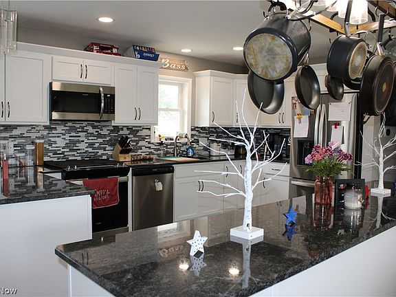3rd image of 13605 Crestway Dr
