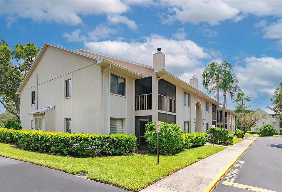 1st image of 2067 Hunters Glen Dr #327