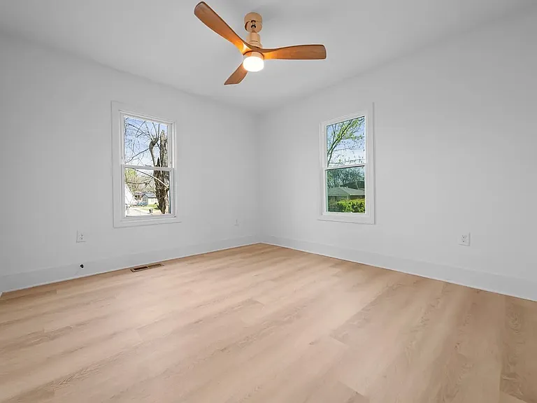 2115 Carter St — Photo 8
