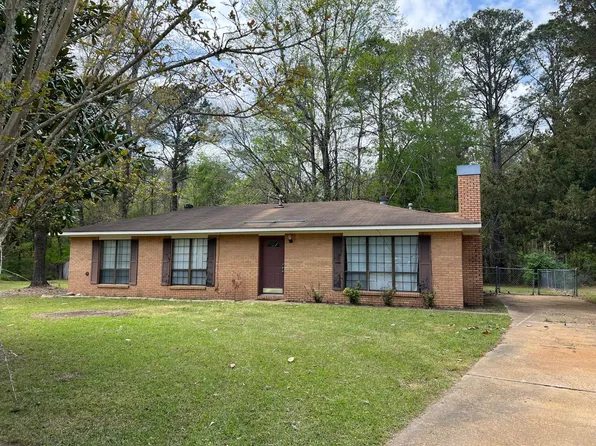 68 Maple Ct, Wetumpka, AL 36092