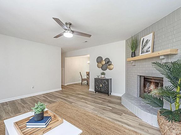 3rd image of 100 Birch Ln