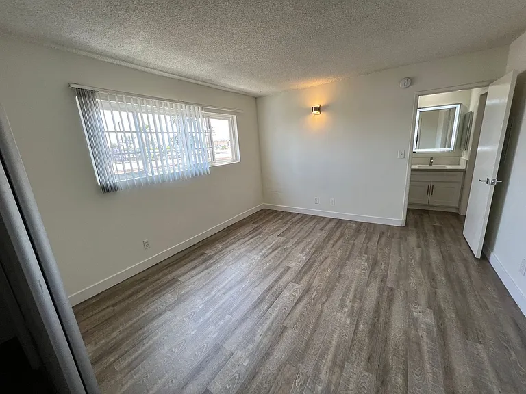 9344 National Blvd — Photo 10