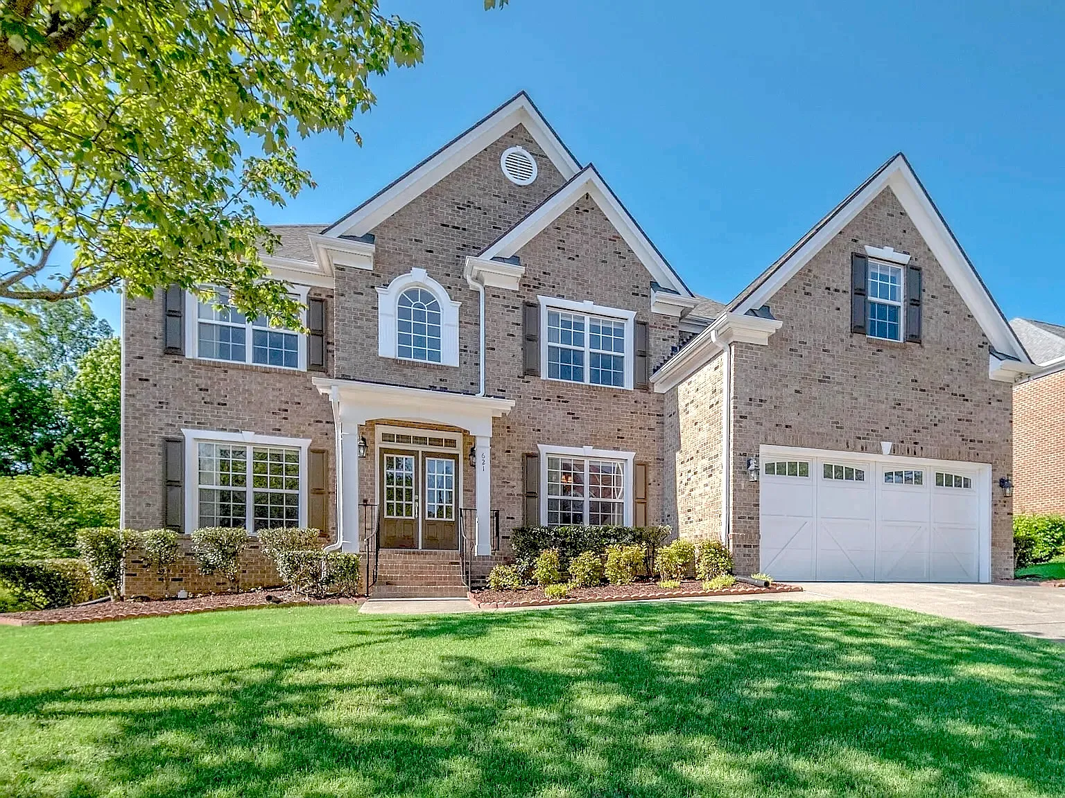 6 bed, 5375 sqft, $4,500 — Photo 1