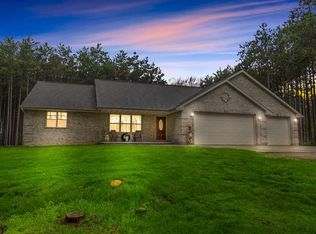 433 Hoganwood Cir, Sobieski, WI 54171