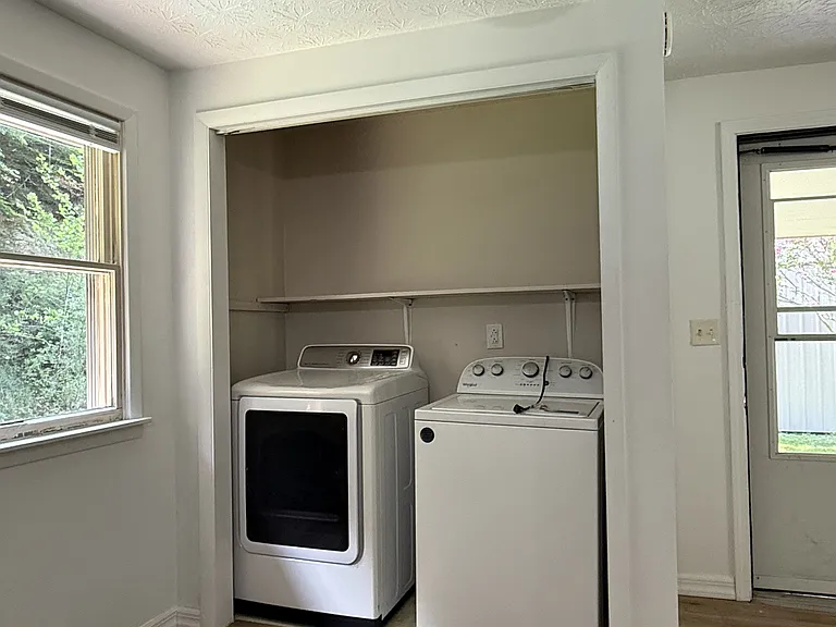 500 Pleasant Valley — Photo 9