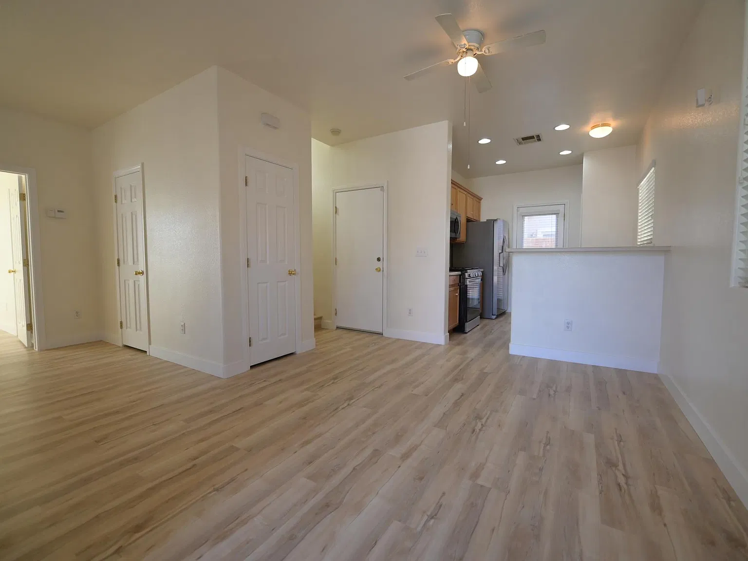 3 bed, 2.5 bath, 1453 sqft, $1,695 — Photo 3