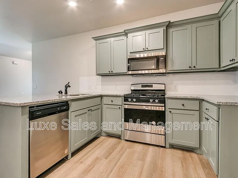 8012 NW 105th St — Photo 7